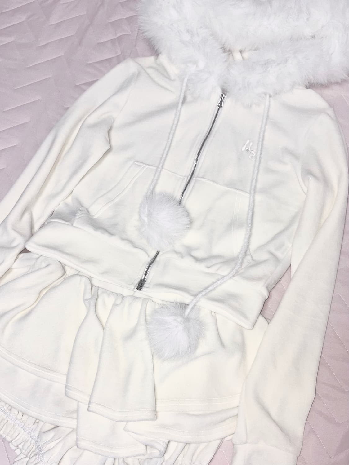 (~20일까지 할인) 아이당클럽 트레이닝 벨벳 셋업 우사기 화이트 빈티지 상품이미지3