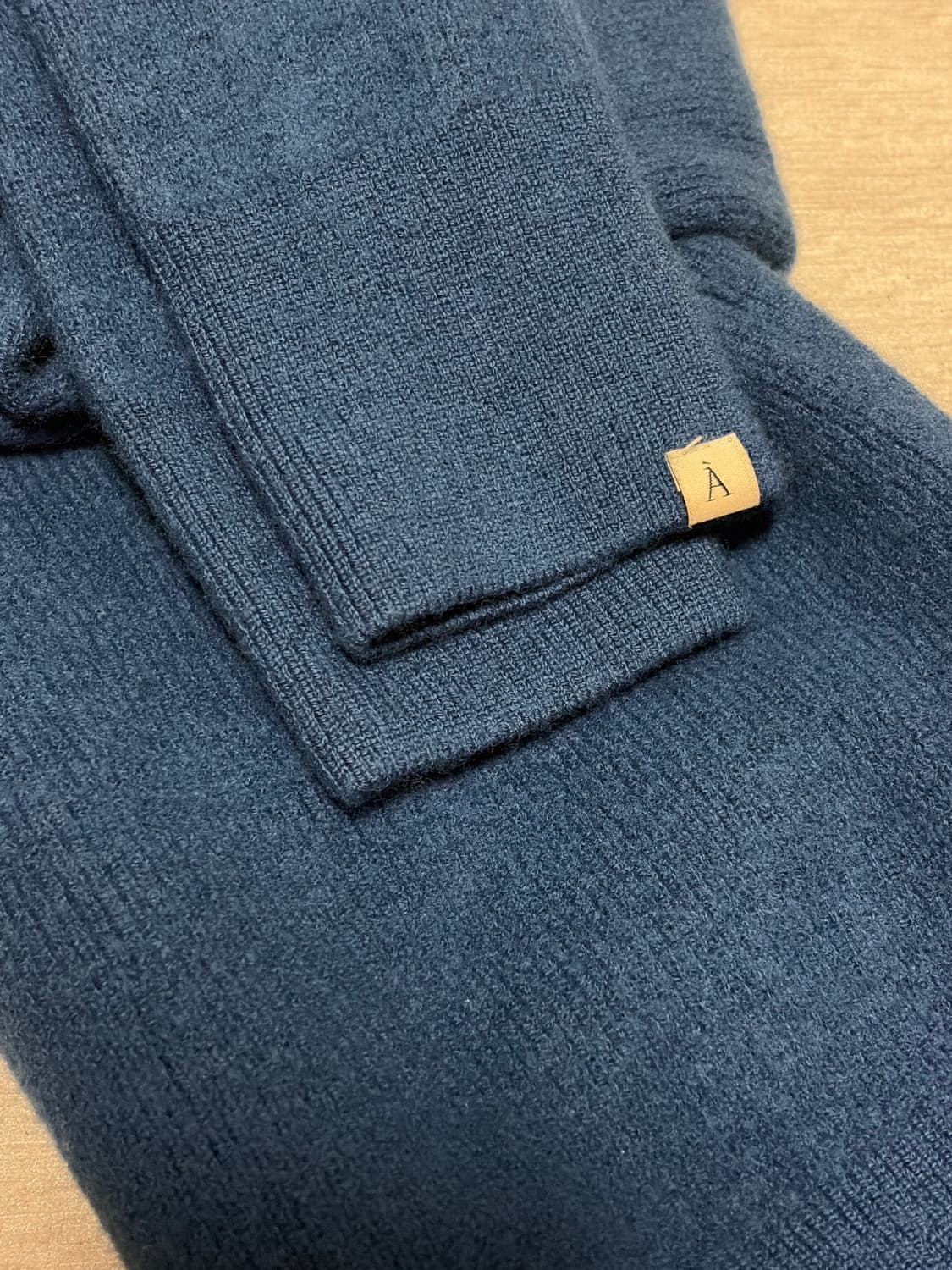 아비에무아 강민경 울100 가디건 블루 S 상품이미지2