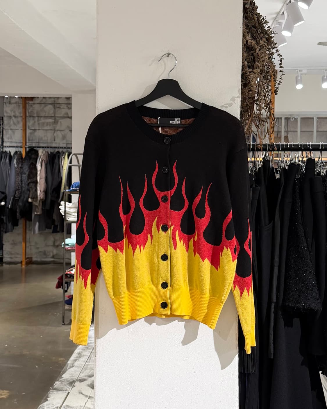 모스키노 블랙 파이어 패턴 니트 가디건 상품이미지1