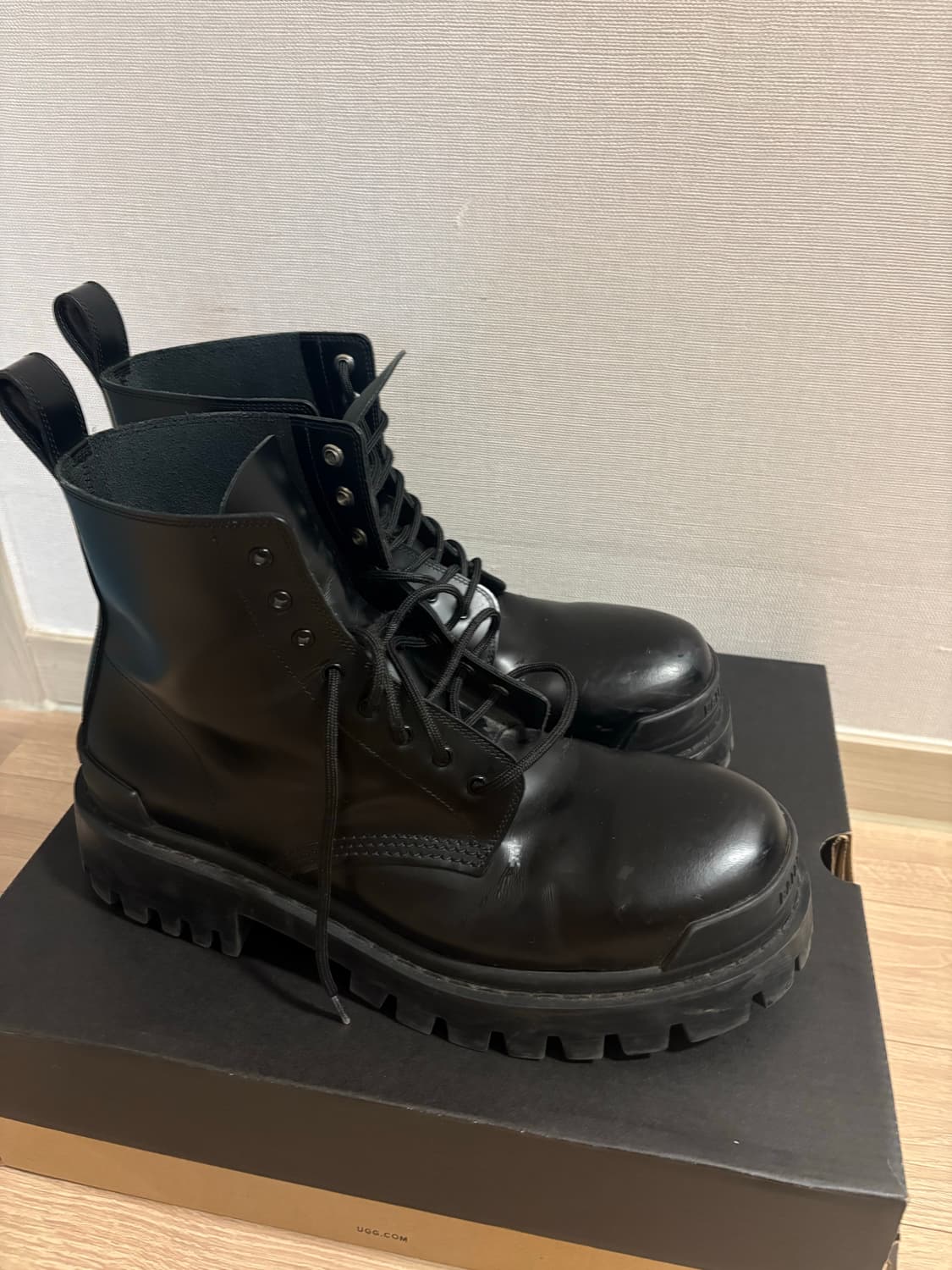 발렌시아가 스트라이크 레더 부츠 상품이미지2