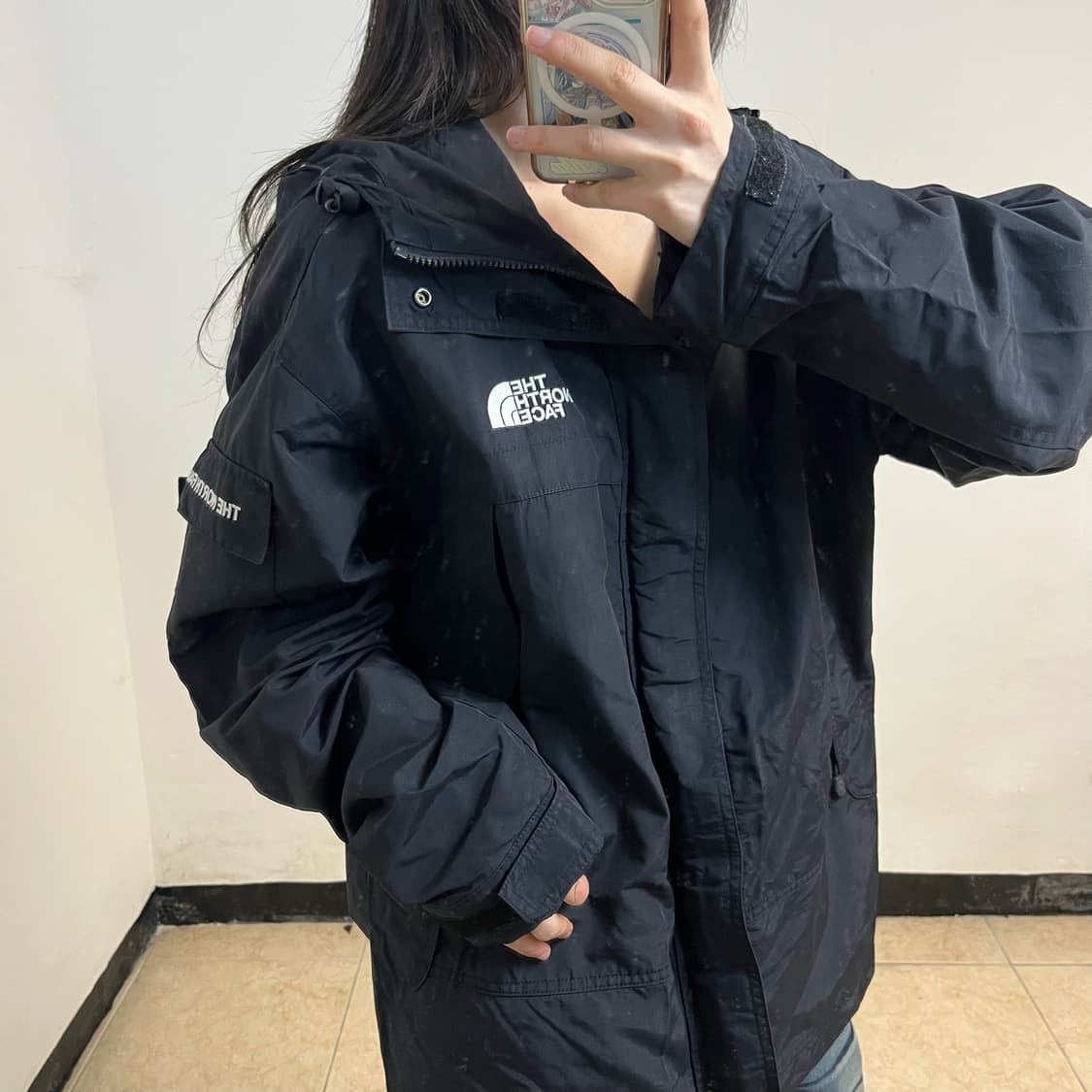 The North Face black windbreaker 상품이미지2