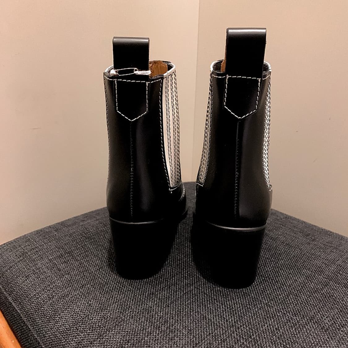 GANNI 가니 여성 블랙 스티치 디테일 앵클부츠 상품이미지3