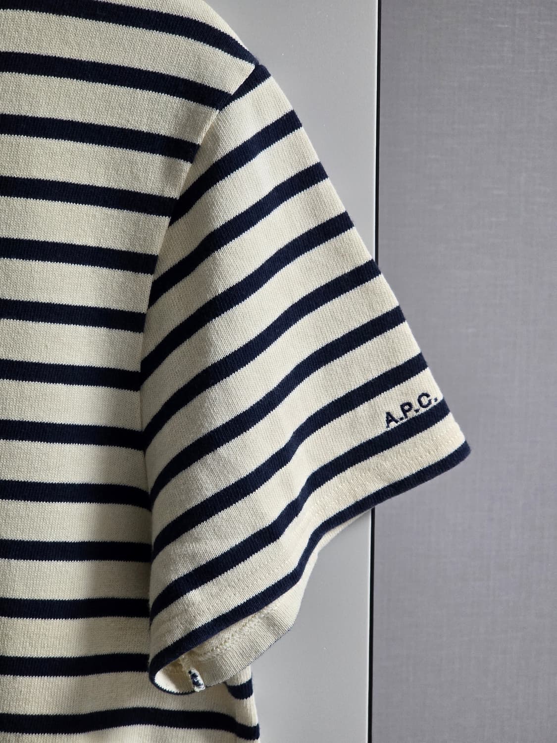 A.P.C. 스트라이프 사이드로고 반팔 티셔츠 L사이즈 상품이미지1