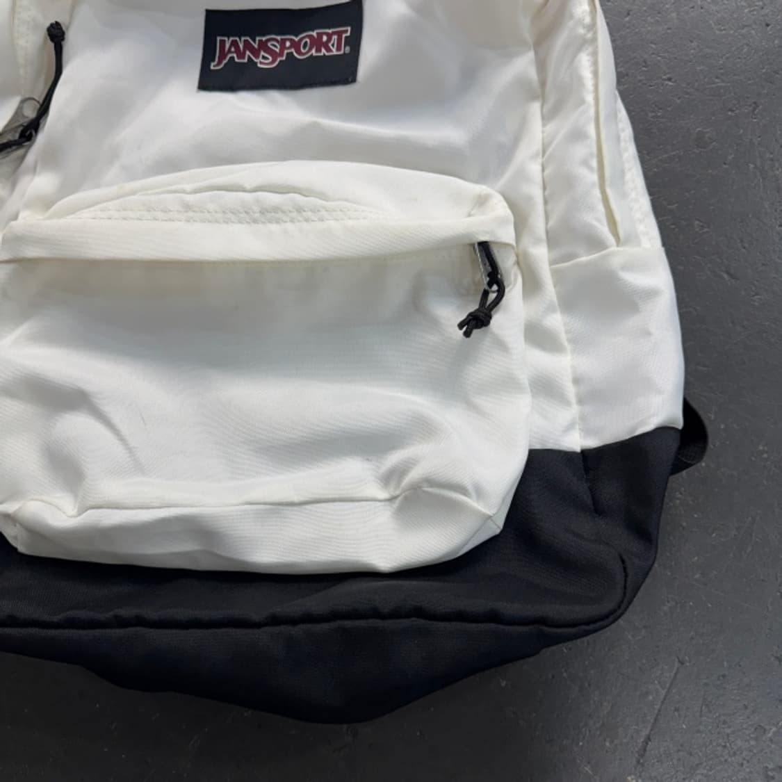 잔스포츠 화이트 백팩 상품이미지3