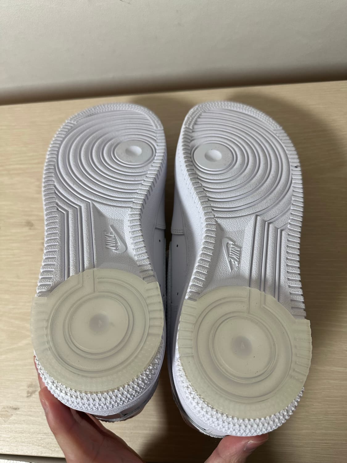 (새상품)에어포스1 화이트 270 상품이미지5