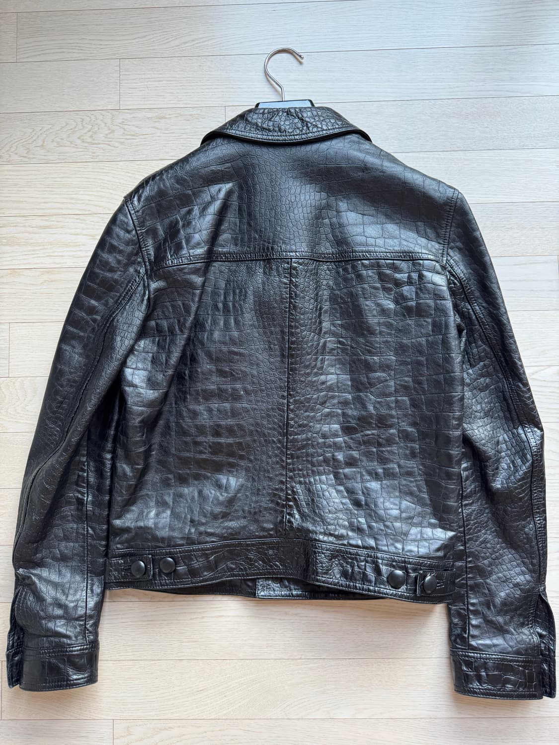 셀린느 23F/W 크록 엠보스드 블루종 상품이미지3