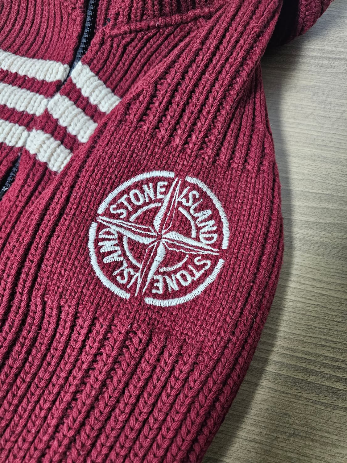 스톤아일랜드 헤비웨이트 울 니트 자수 가디건  상품이미지3