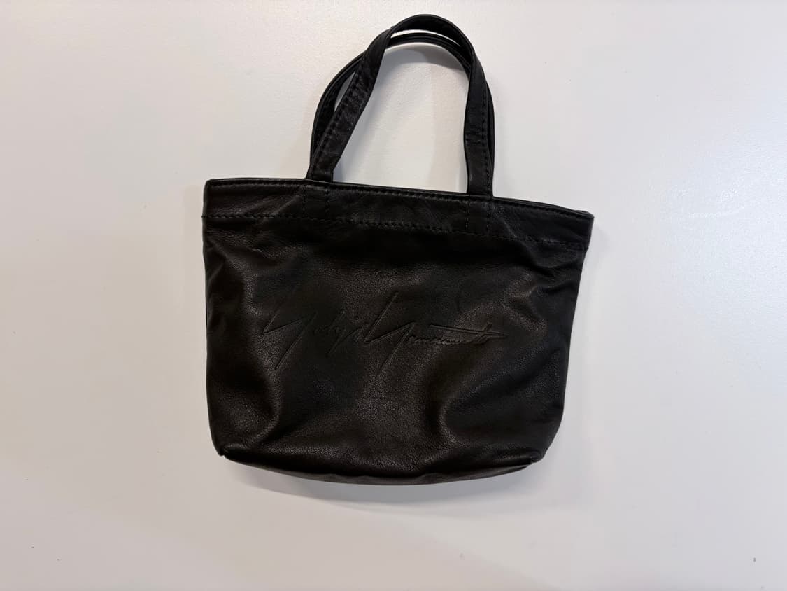 요지야마모토 디스코드 디보싱 로고 레더 미니백 상품이미지1