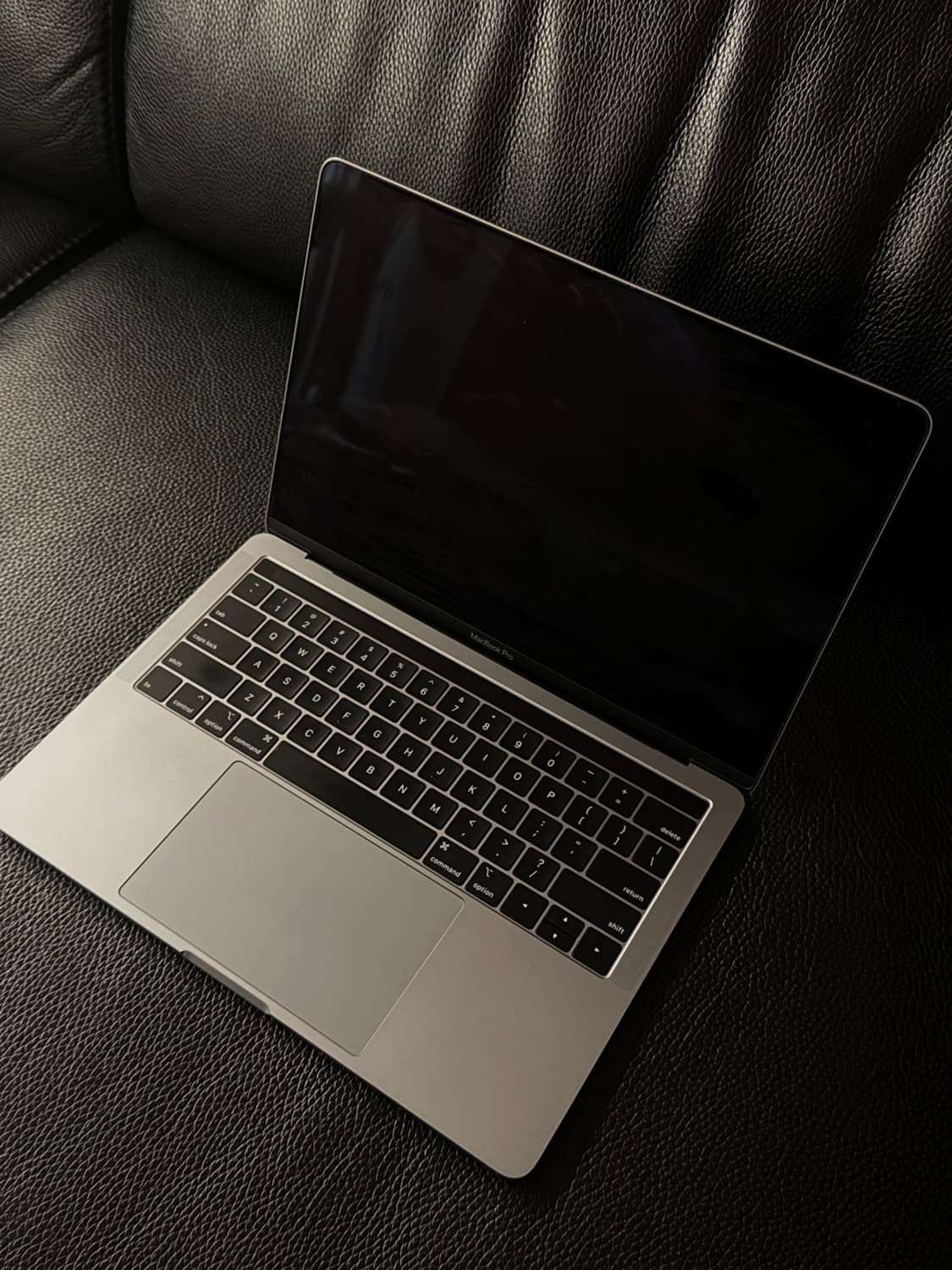 2019년 MacBook Pro 13인치 (Touch Bar 포함) 상품이미지2