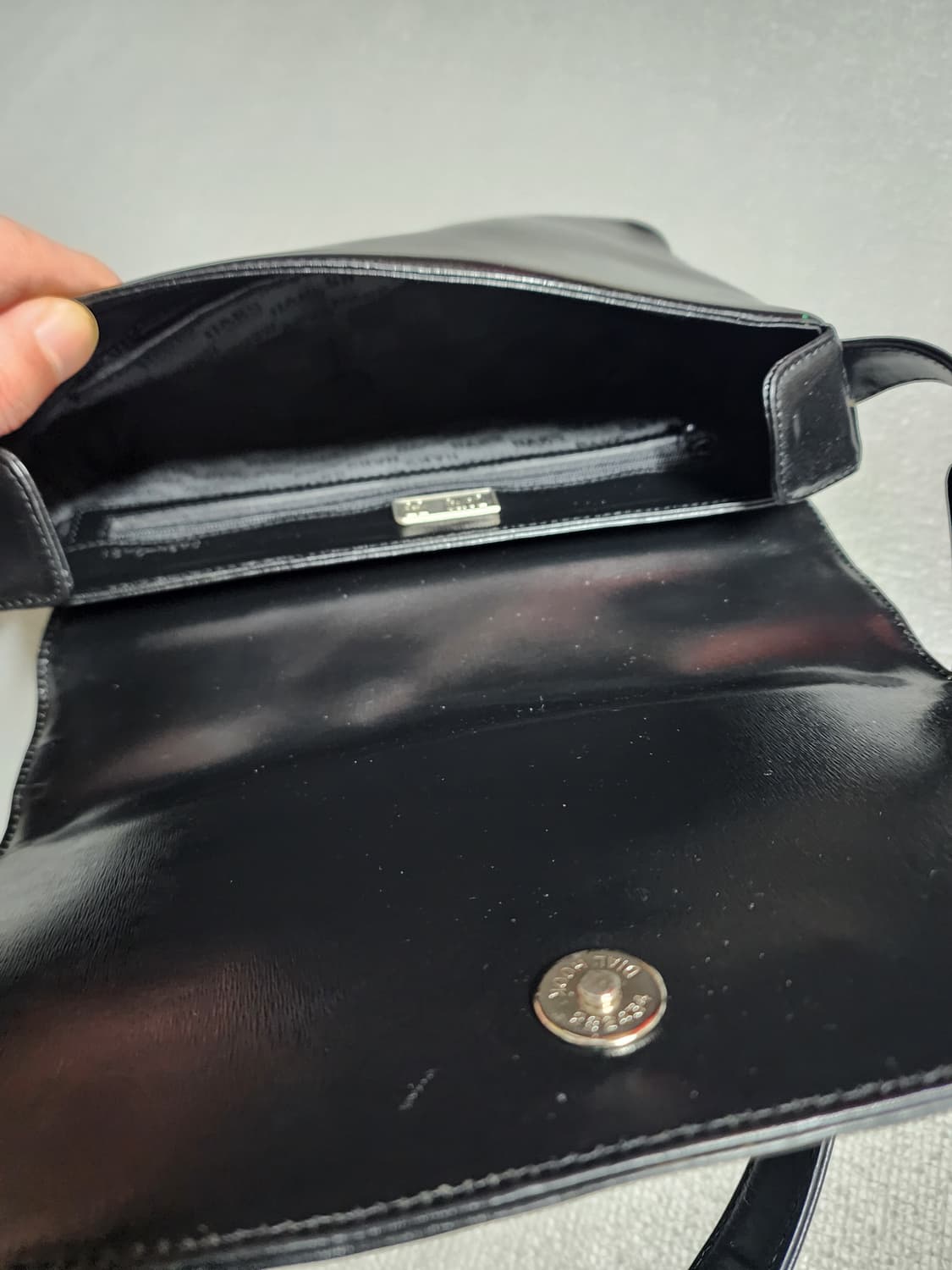 닥스 블랙 유광 숄더백 상품이미지6