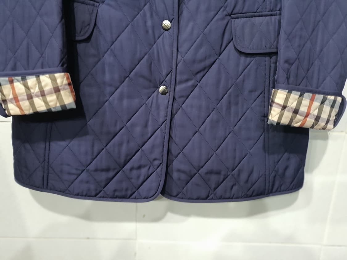 닥스 여성 퀼팅 자켓입니다. 상품이미지3