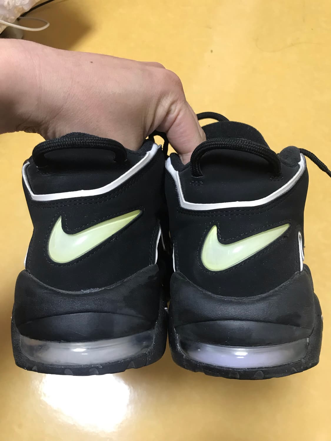 나이키 업템포 검흰 275 상품이미지3