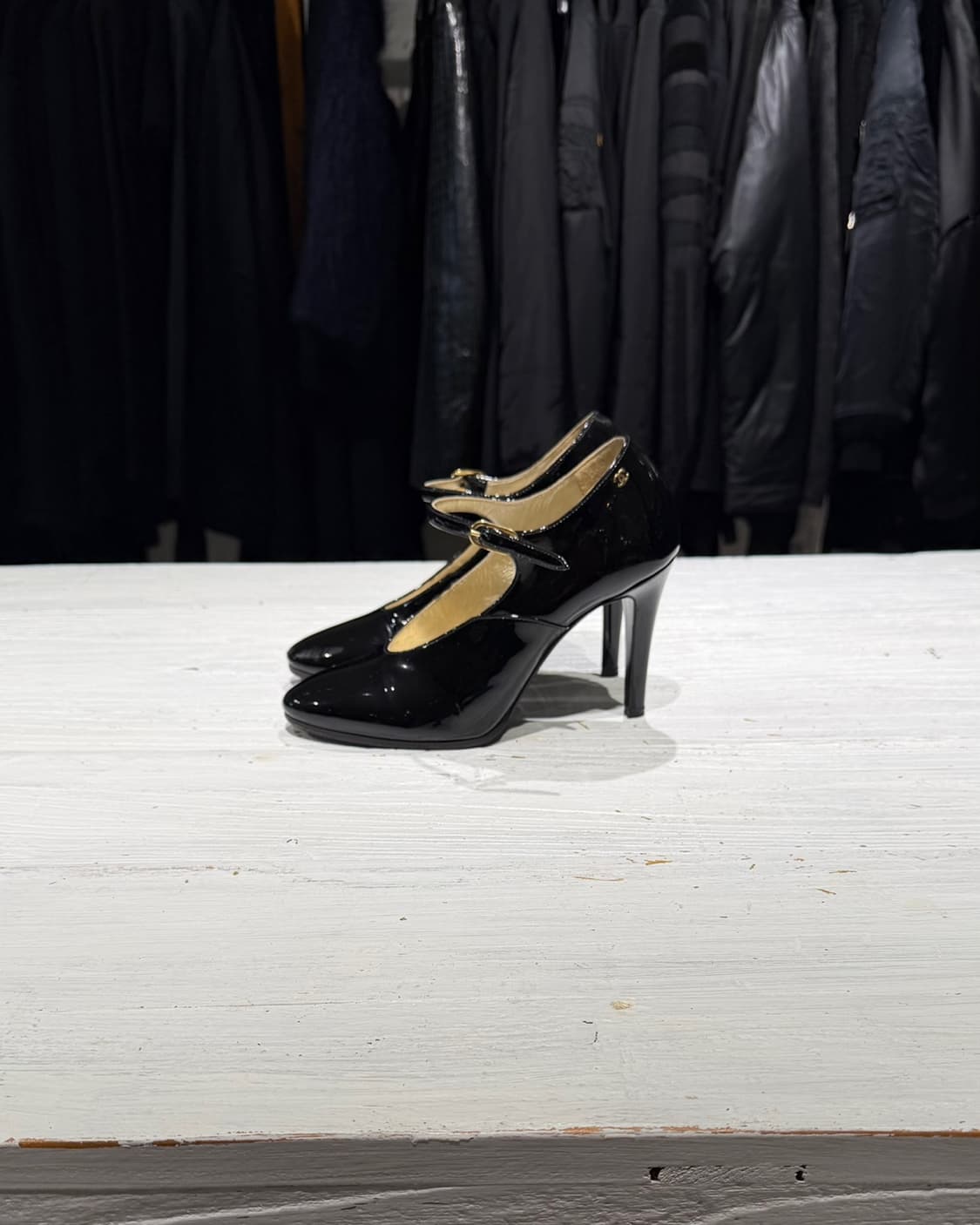 샤넬 블랙 레더 페이던트 금장 cc 로고 메리제인 펌프스 상품이미지5