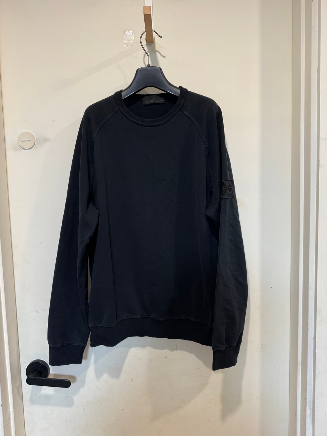 스톤아일랜드 고스트피스 와펜 맨투맨 상품이미지1