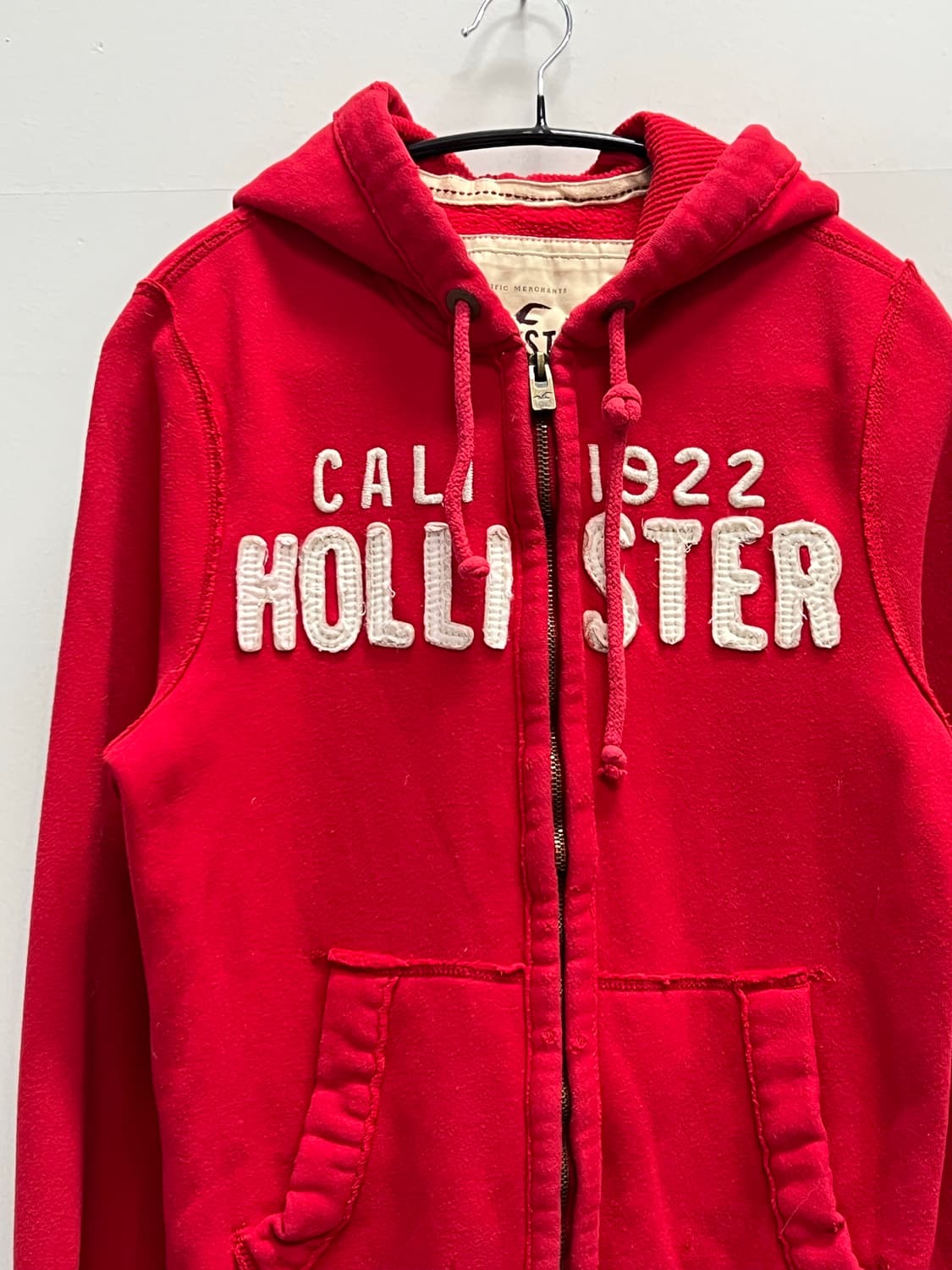 홀리스터 패치로고 후드집업 레드 상품이미지3