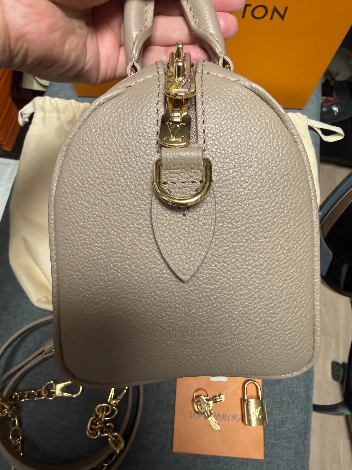 (새상품급)루이비통 스피디 반둘리에 20 내장칩 상품이미지3