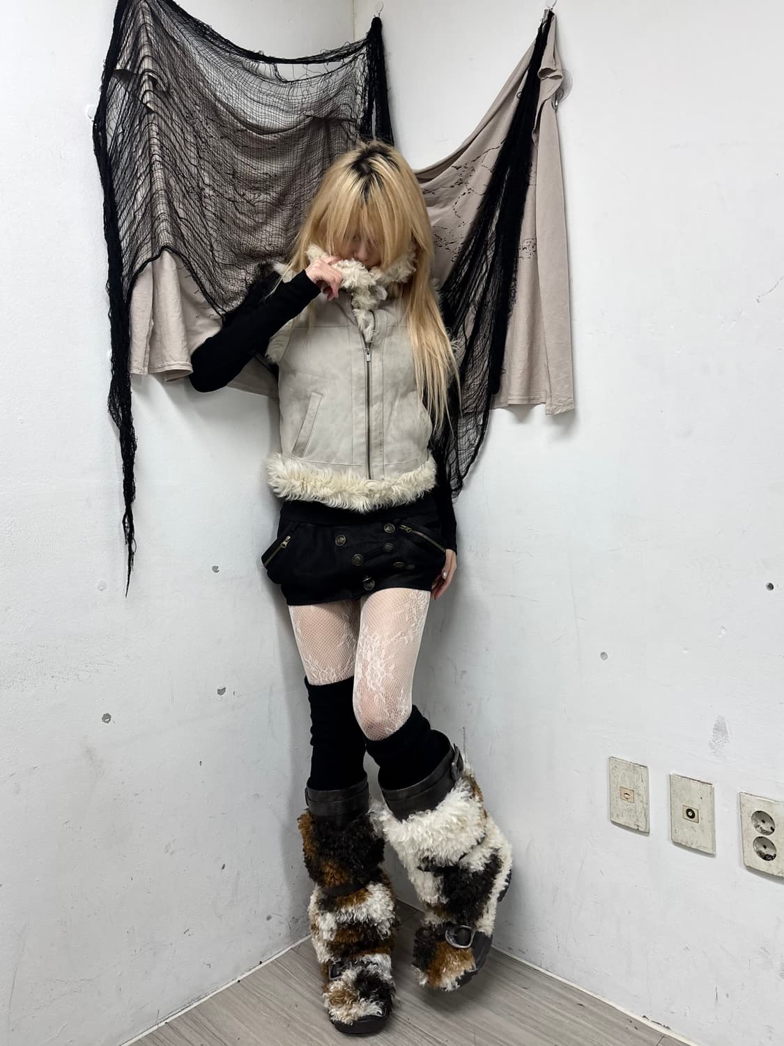 [Theory] Sheep Fur Trimming Neck buckle  상품이미지3