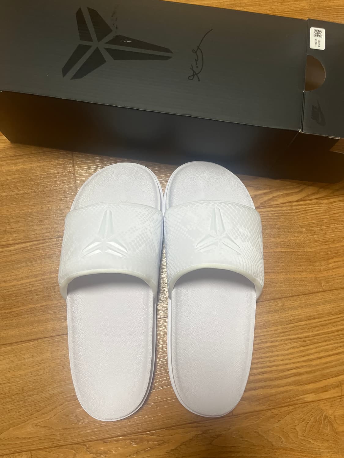 나이키 코비 슬리퍼 상품이미지1