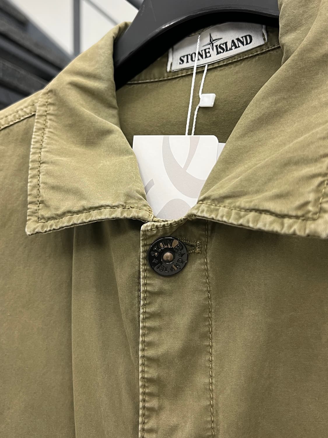 스톤아일랜드 와펜 올드이펙트 올리브 오버 셔츠 상품이미지8