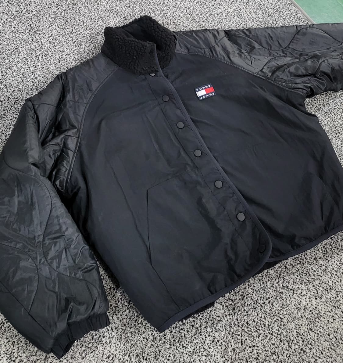 타미힐피거 리버시블 크롭 플리스 자켓 상품이미지4