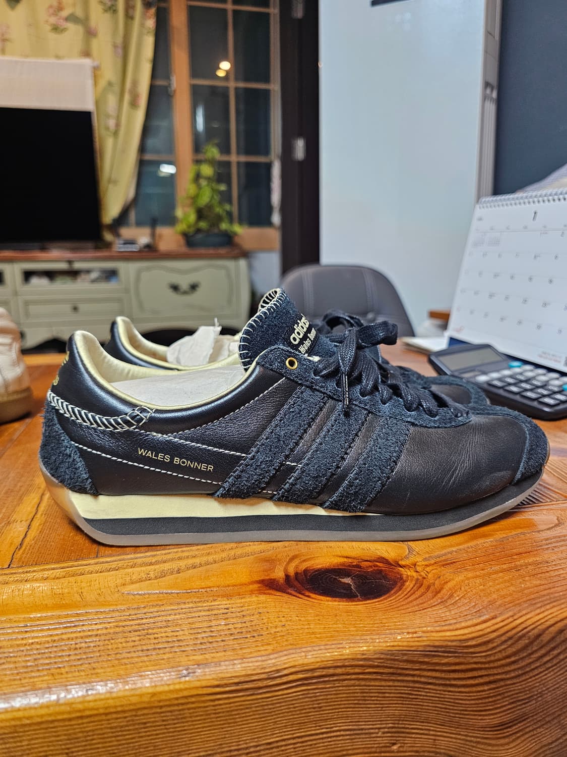 콜라보 아디다스 웨일즈 보너 스니커즈 275mm 팔아요 상품이미지2