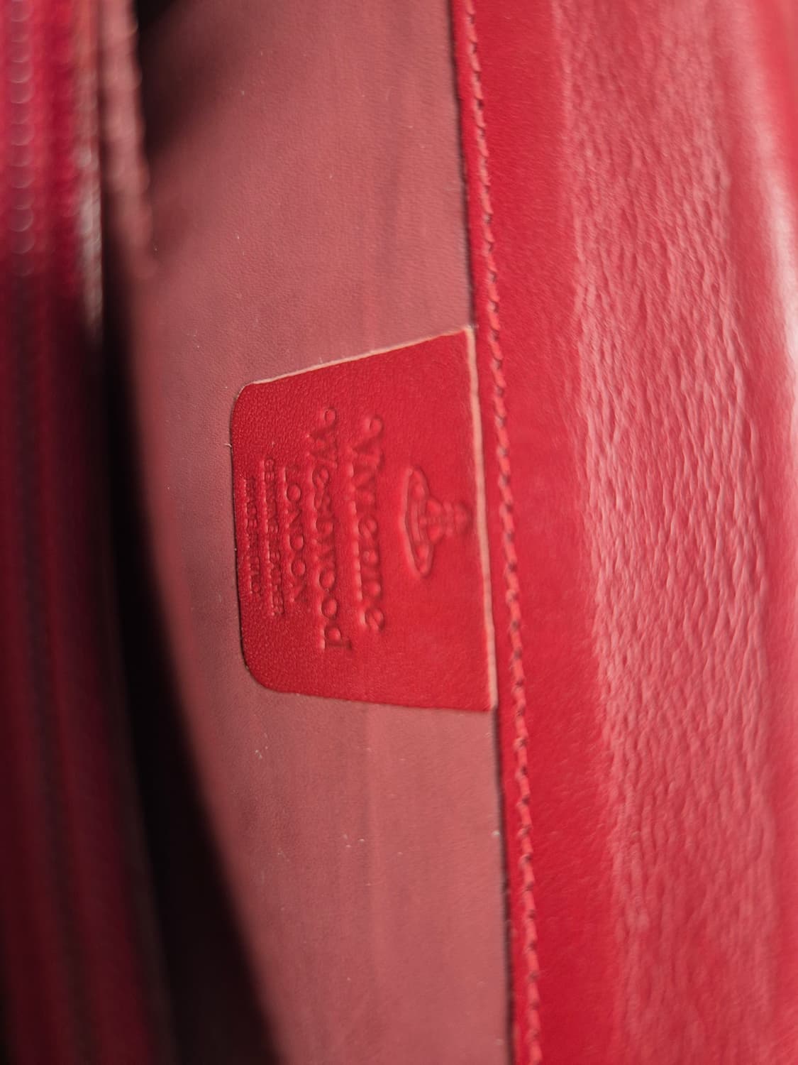 비비안웨스트우드 로고 엠보스 레더 장지갑 상품이미지5