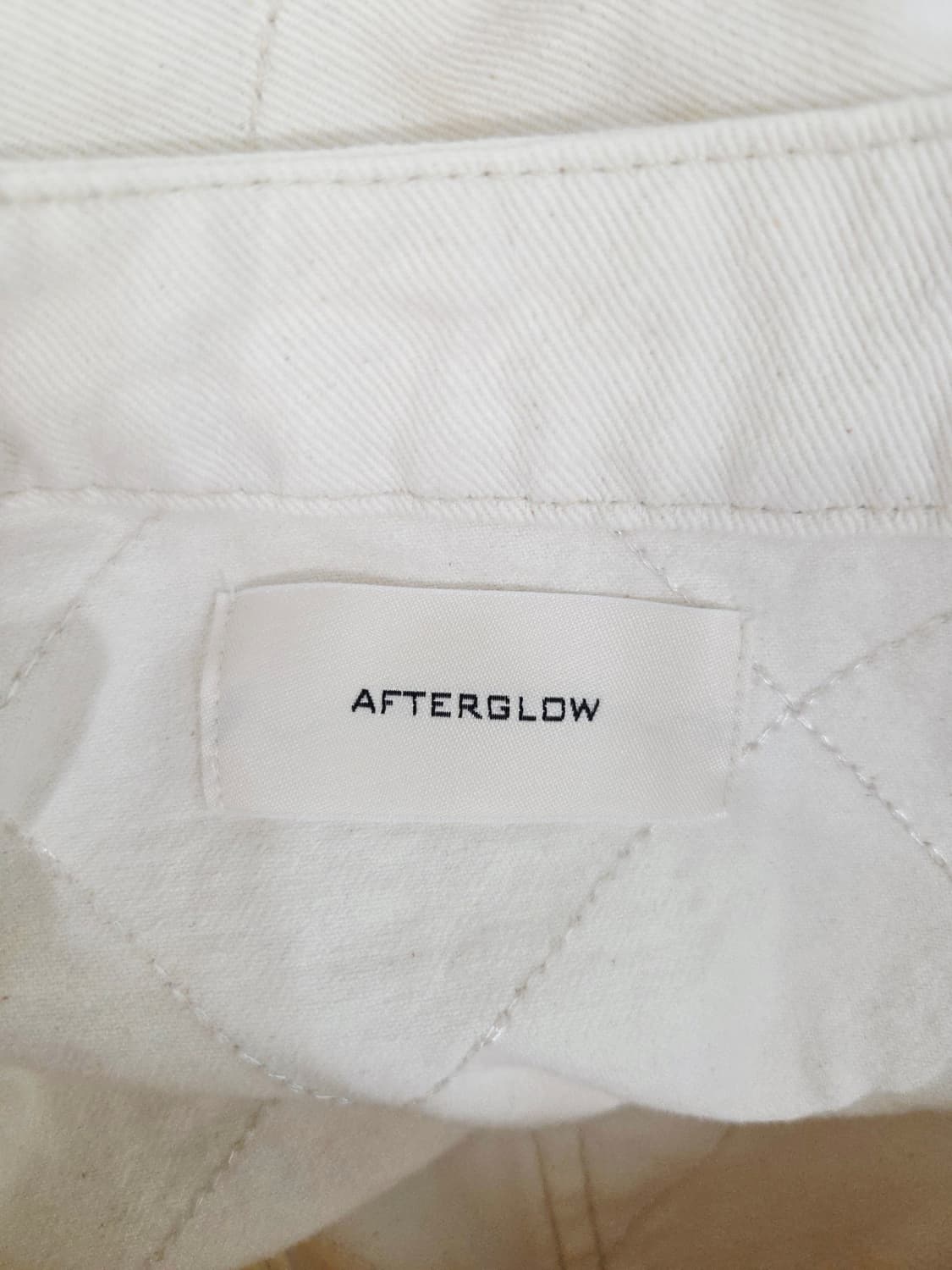 AFTERGLOW 애프터글로우 다이아 퀄팅 노카라 크롭 자켓 상품이미지7