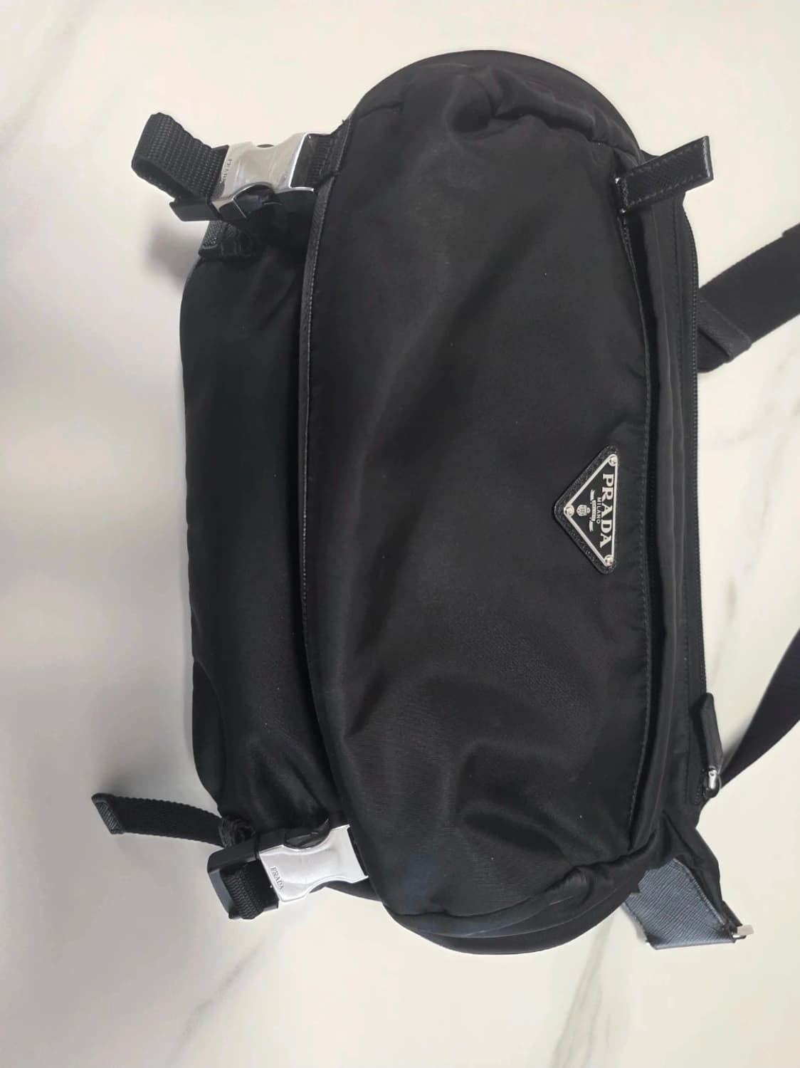 프라다 바이커백 라지 블랙 상품이미지2