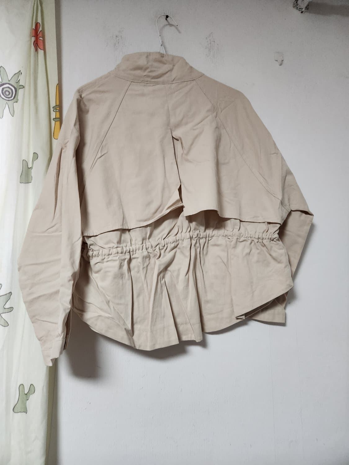베이지색 숏 기장 짚업 자켓 F(~66) 상품이미지2