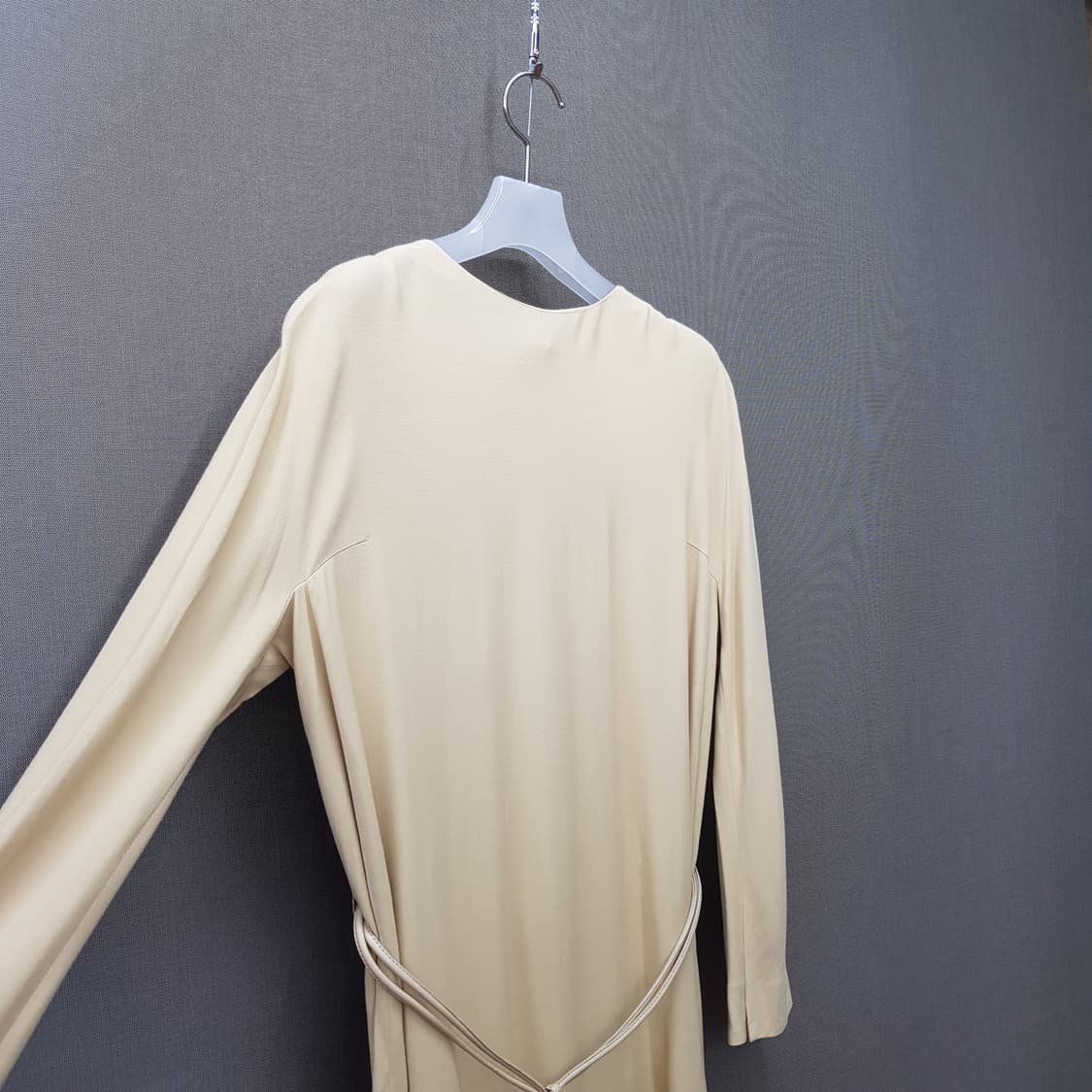 한섬 더캐시미어 미니멀 롱 원피스 82-94-160사이즈(택달린새제품) 상품이미지3