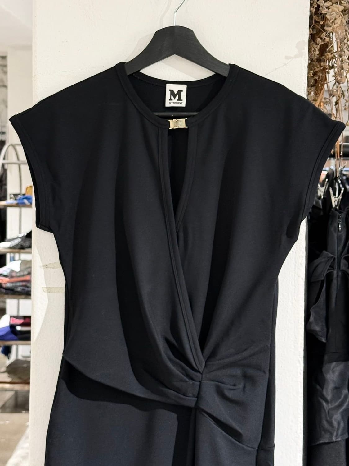 미쏘니 블랙 트위스트 드레이프 미디 원피스 상품이미지2