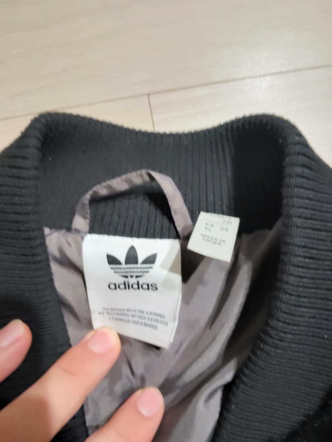 아디다스 블랙 퍼 자켓 상품이미지3