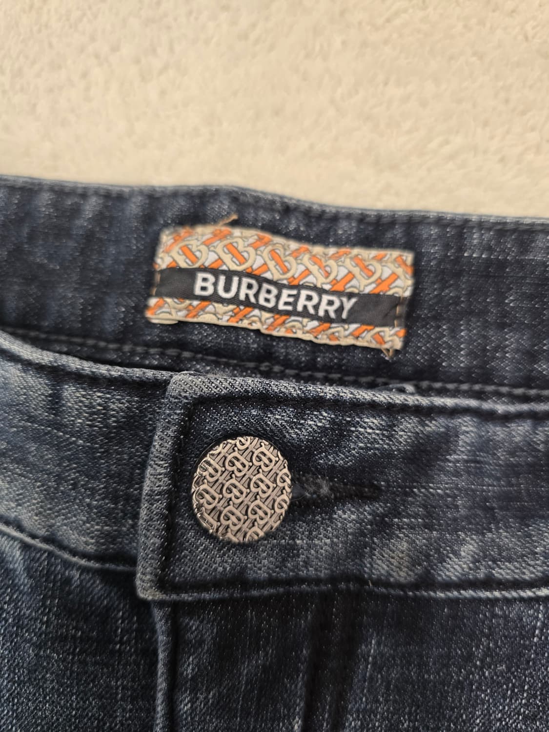 버버리 TB 모노그램 얇은기모청바지.  
싸이즈 37~38 상품이미지3