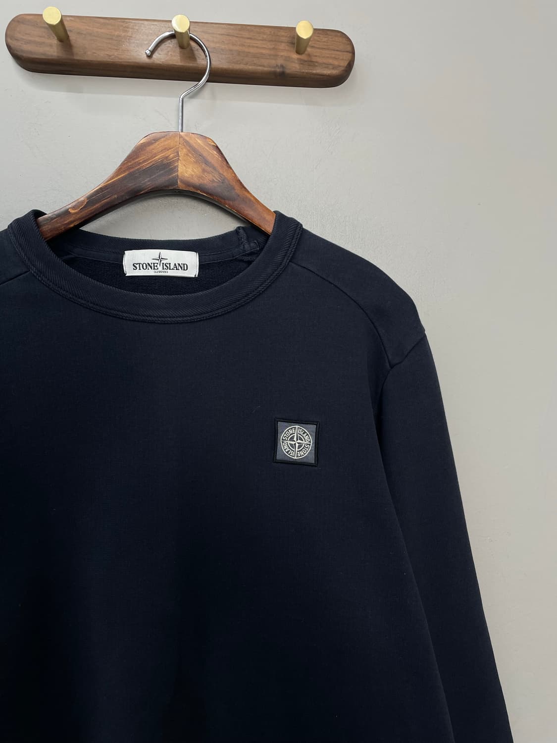 스톤아일랜드 로고패치 네이비 맨투맨 H1174 상품이미지3