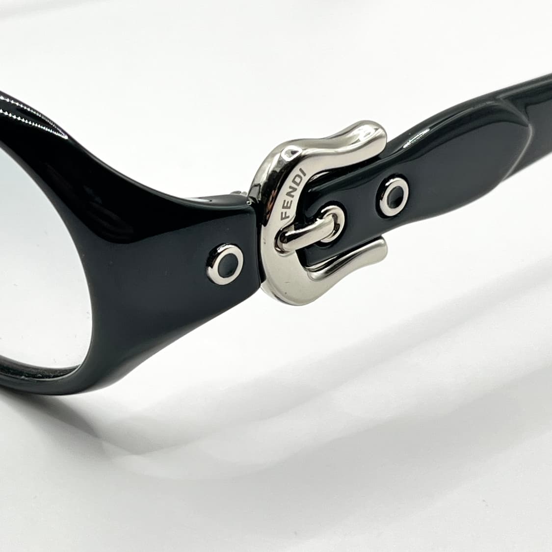 FENDI 펜디 버클 뿔테 선글라스  상품이미지4