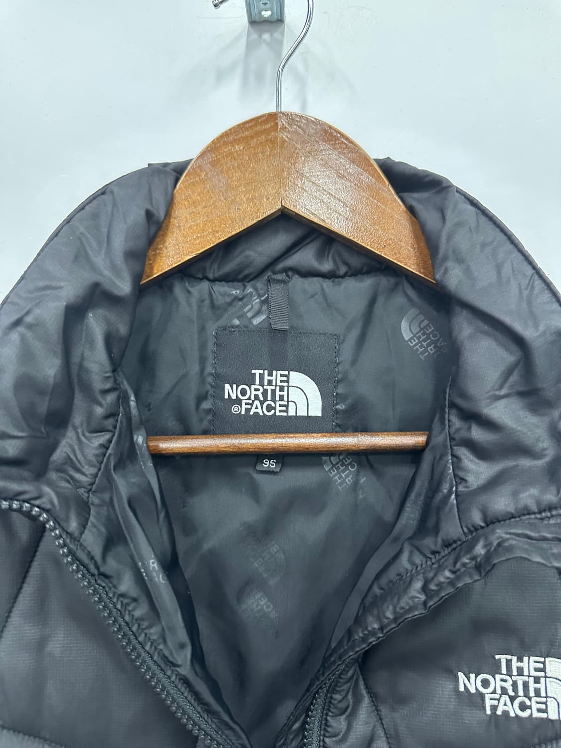 노스페이스 블랙 경량패딩 상품이미지2