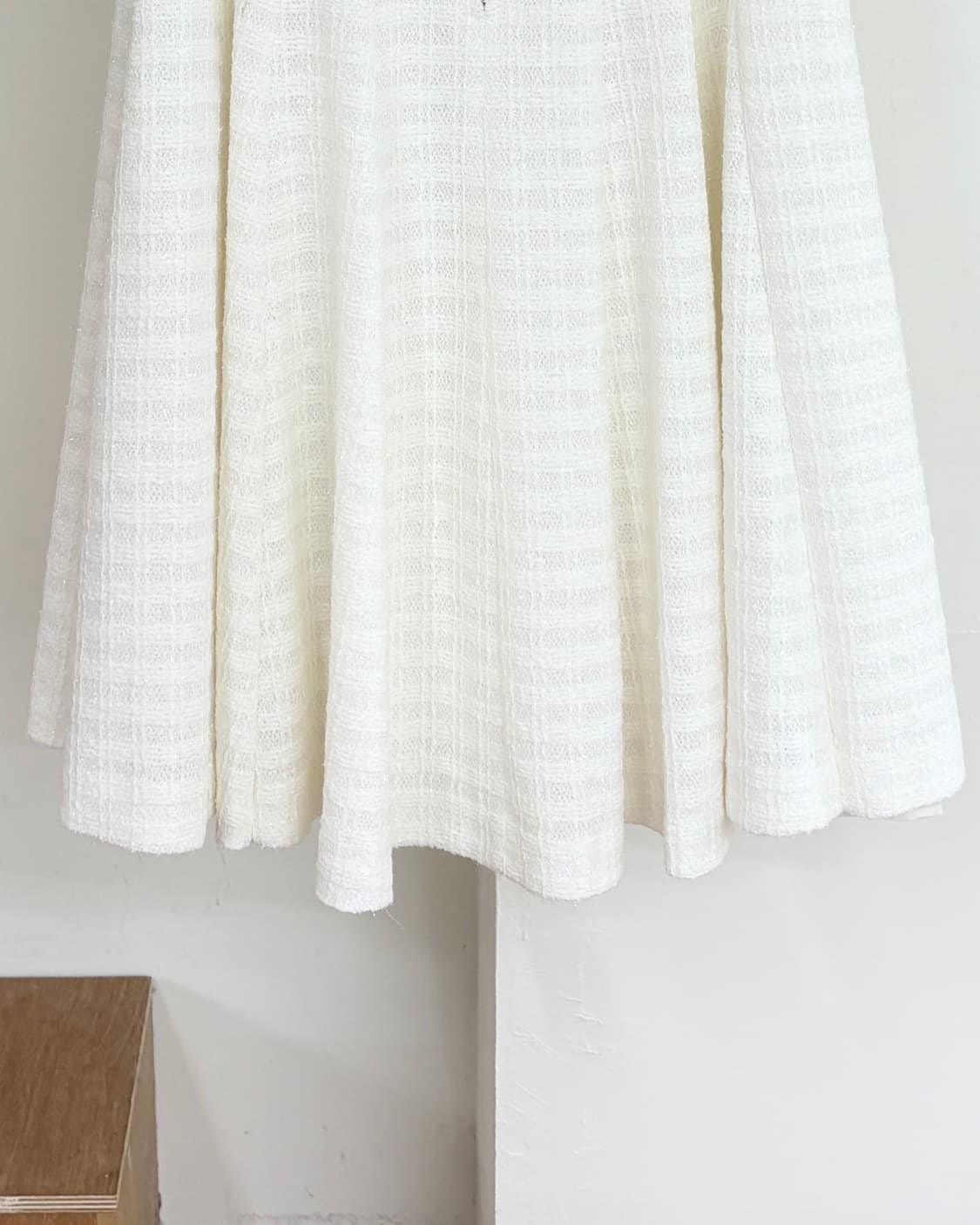 오브제 화이트 버튼 플레어 트위드 스커트 상품이미지6