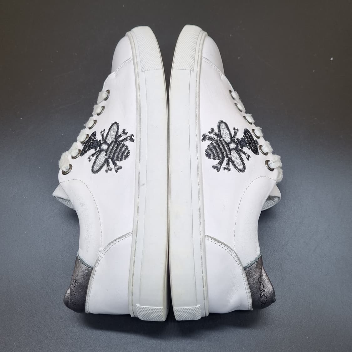 돌체앤가바나 꿀벌 가죽스니커즈 230 상품이미지5