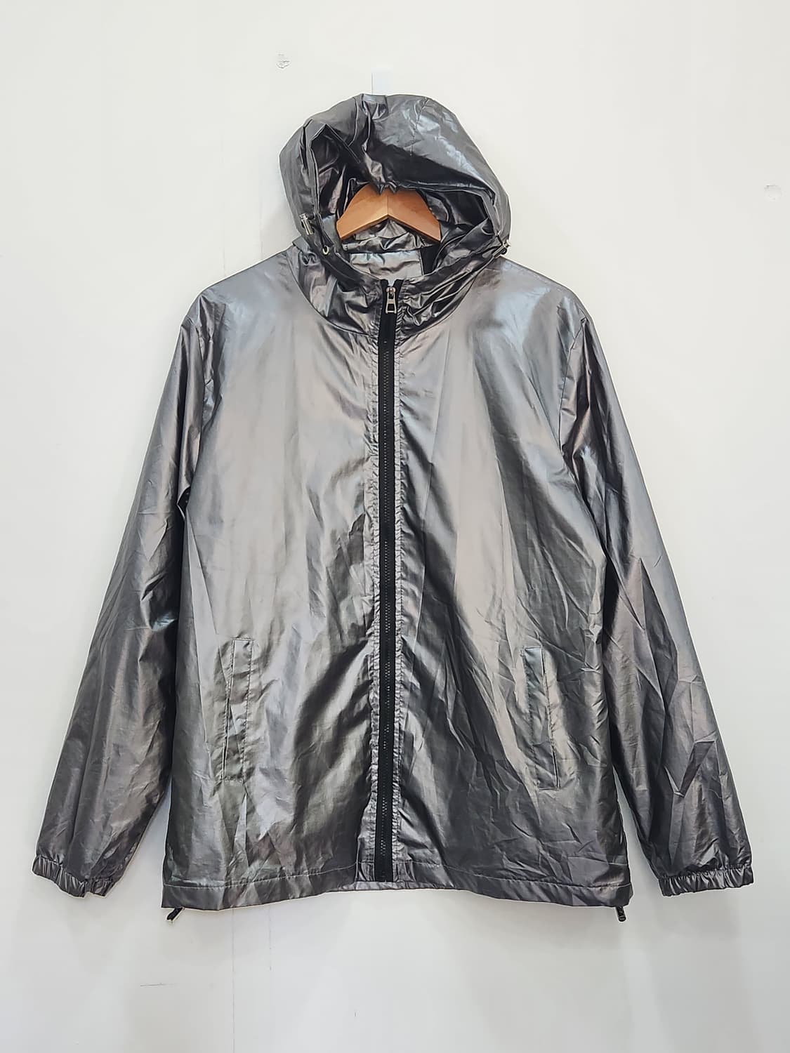 [100-105] 메탈릭 실버 후드 바람막이 남성 XL 상품이미지1