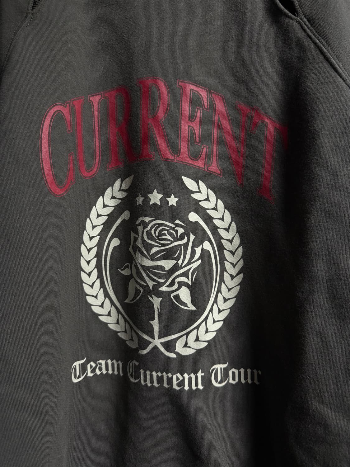 커렌트 슬릿 그래픽 맨투맨 그레이 상품이미지5