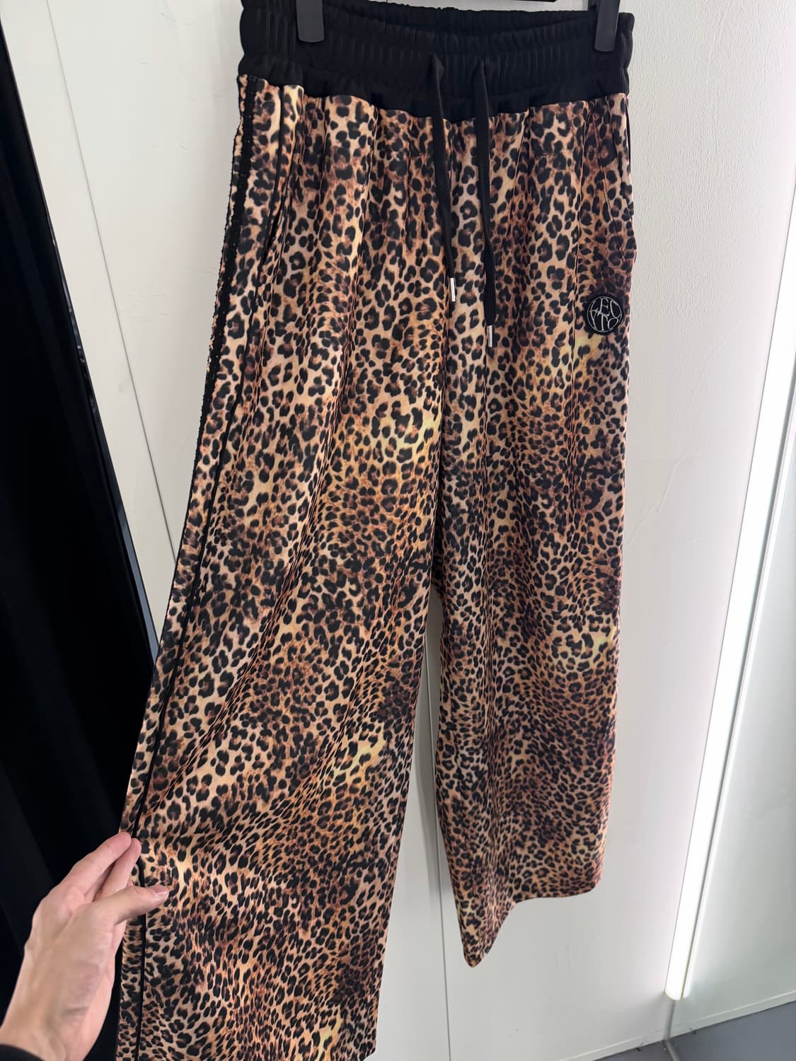 (새상품) 레씨토 레오파드 와이드 트랙 팬츠 상품이미지1