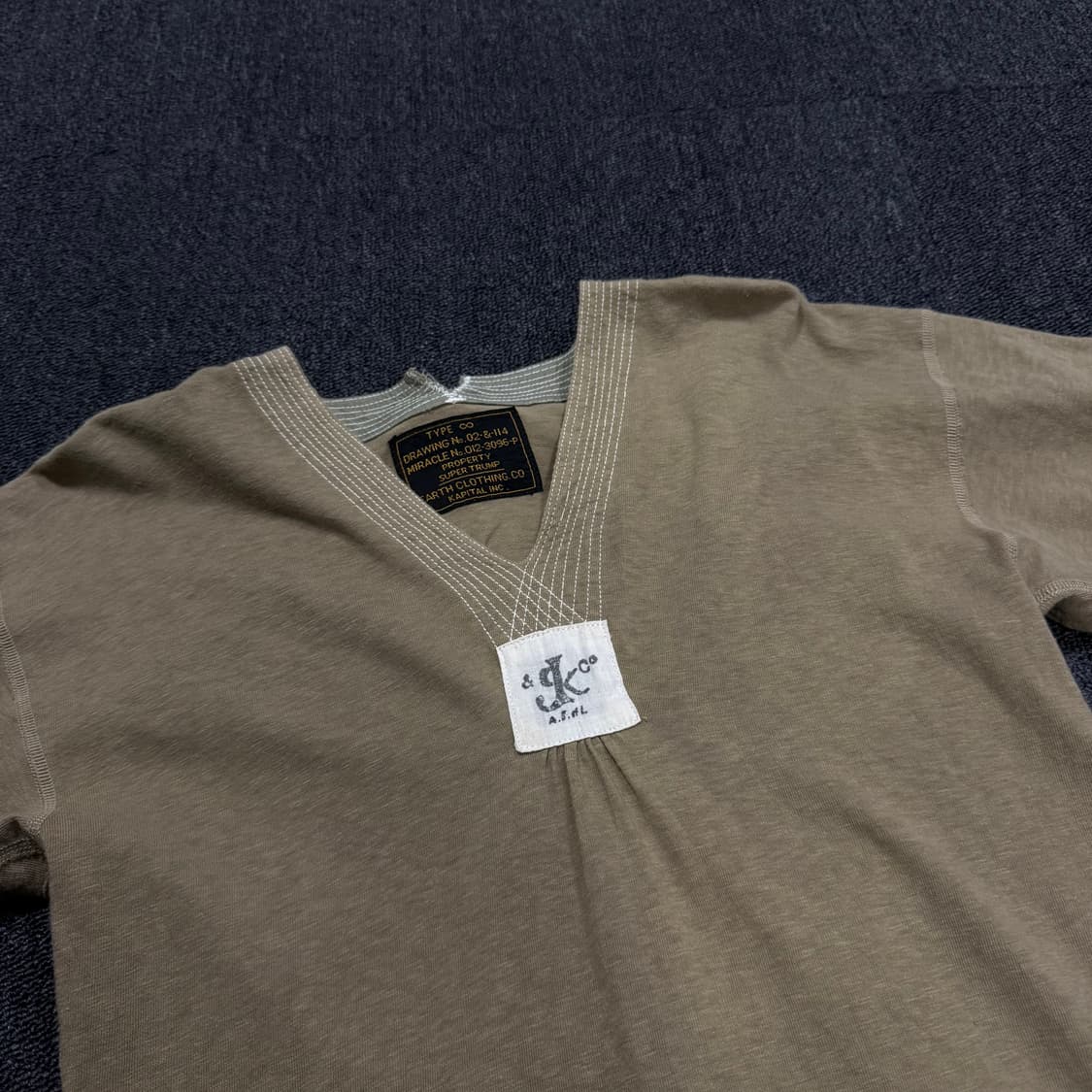 캐피탈 브이넥 밀리터리 탑  상품이미지8