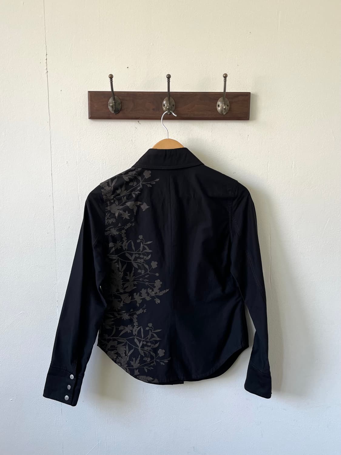 Miss chloe 아트 플라워 블랙 셔츠 자켓 상품이미지3