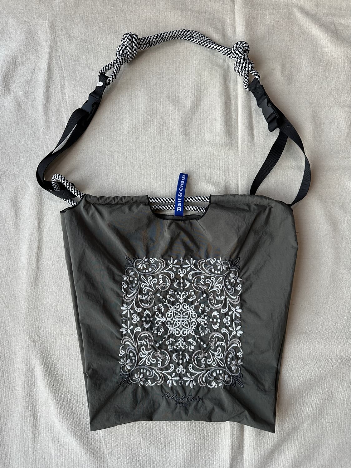볼앤체인 다마스크 자수 에코백  상품이미지1