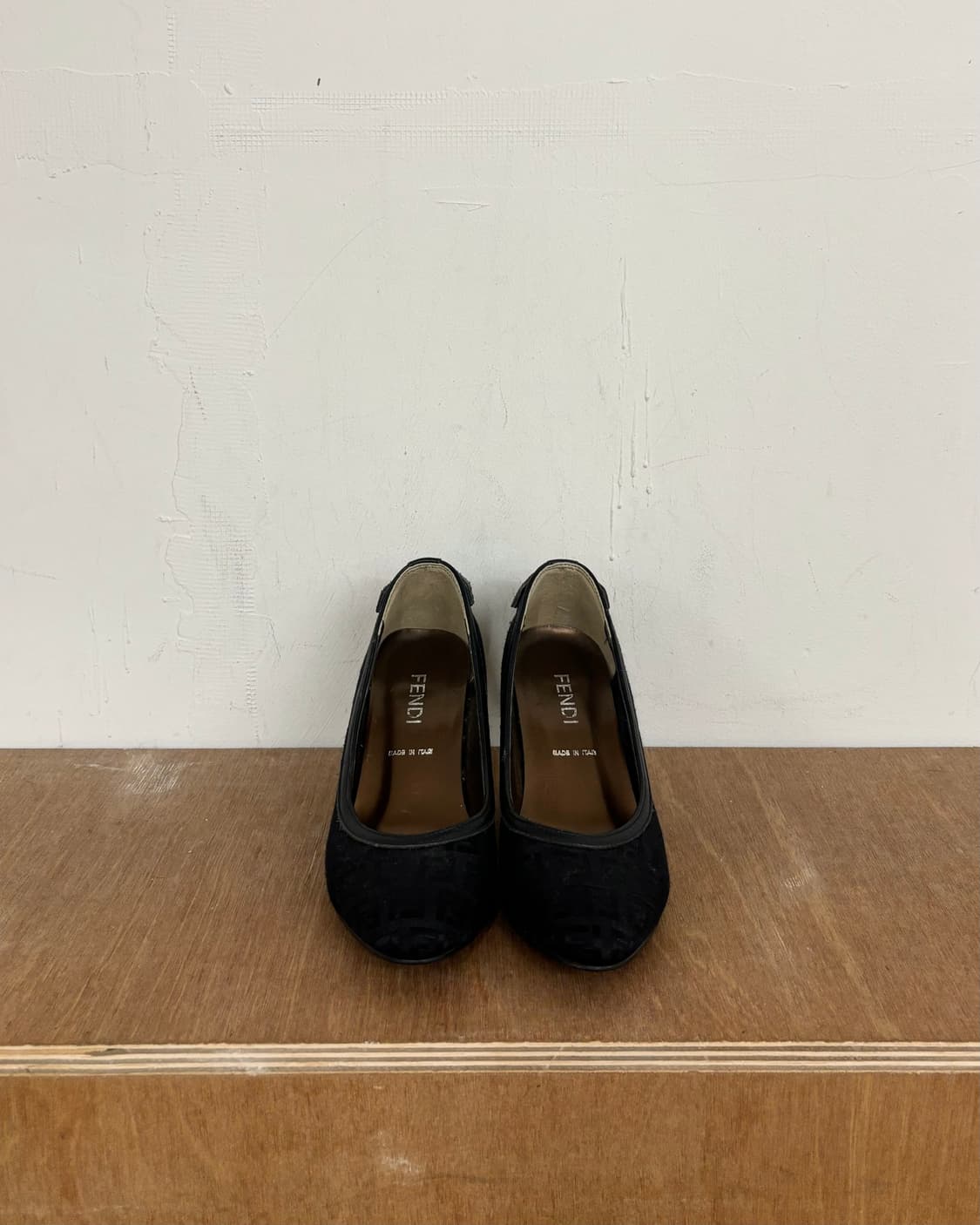 펜디 빈티지 블랙 모노그램 펌프스 상품이미지2