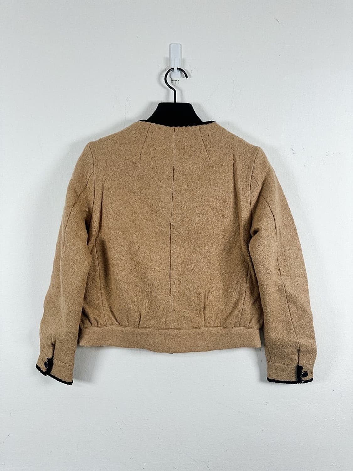 (정품/새상품)  자주 여성 베이지 라운드넥 포켓 트위드 자켓 상품이미지4