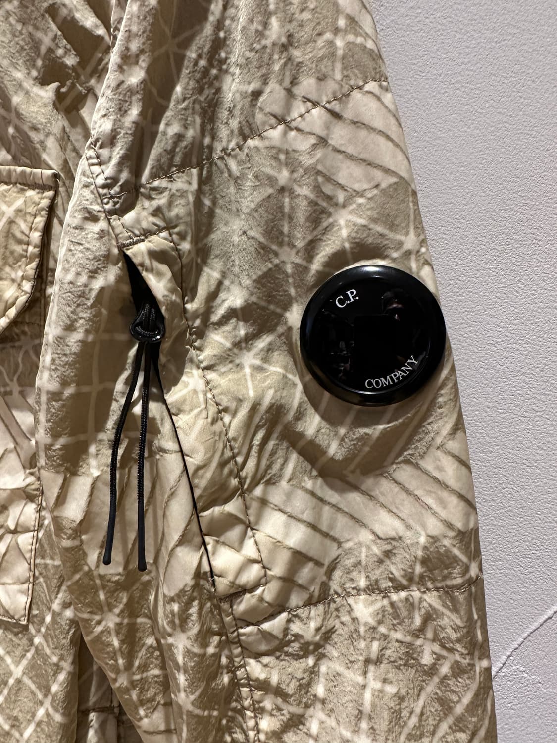 C. P. COMPANY 카모 넷 암 렌즈 셔츠 자켓 상품이미지3