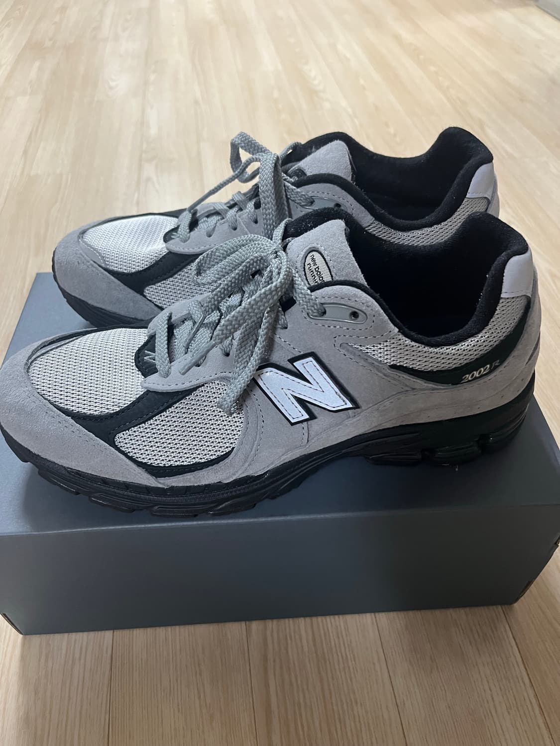 뉴발란스2002r 그레이블랙 285 상품이미지3