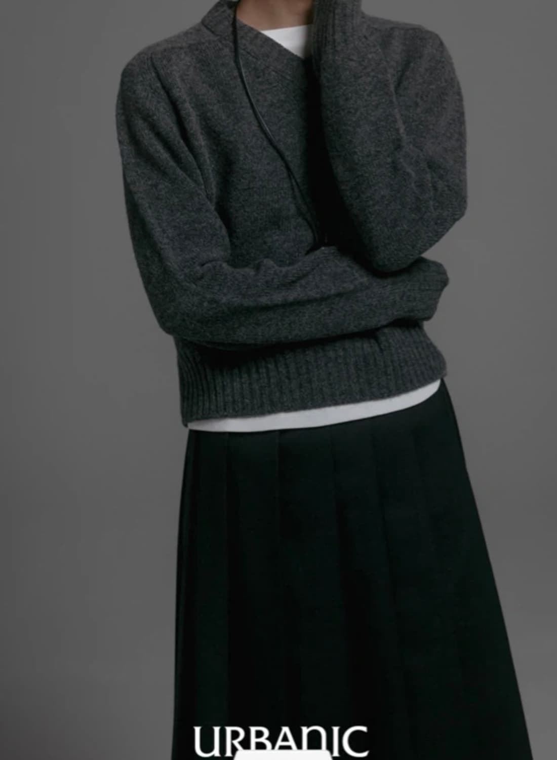 얼바닉 릭비 브이넥 니트 차콜 상품이미지3