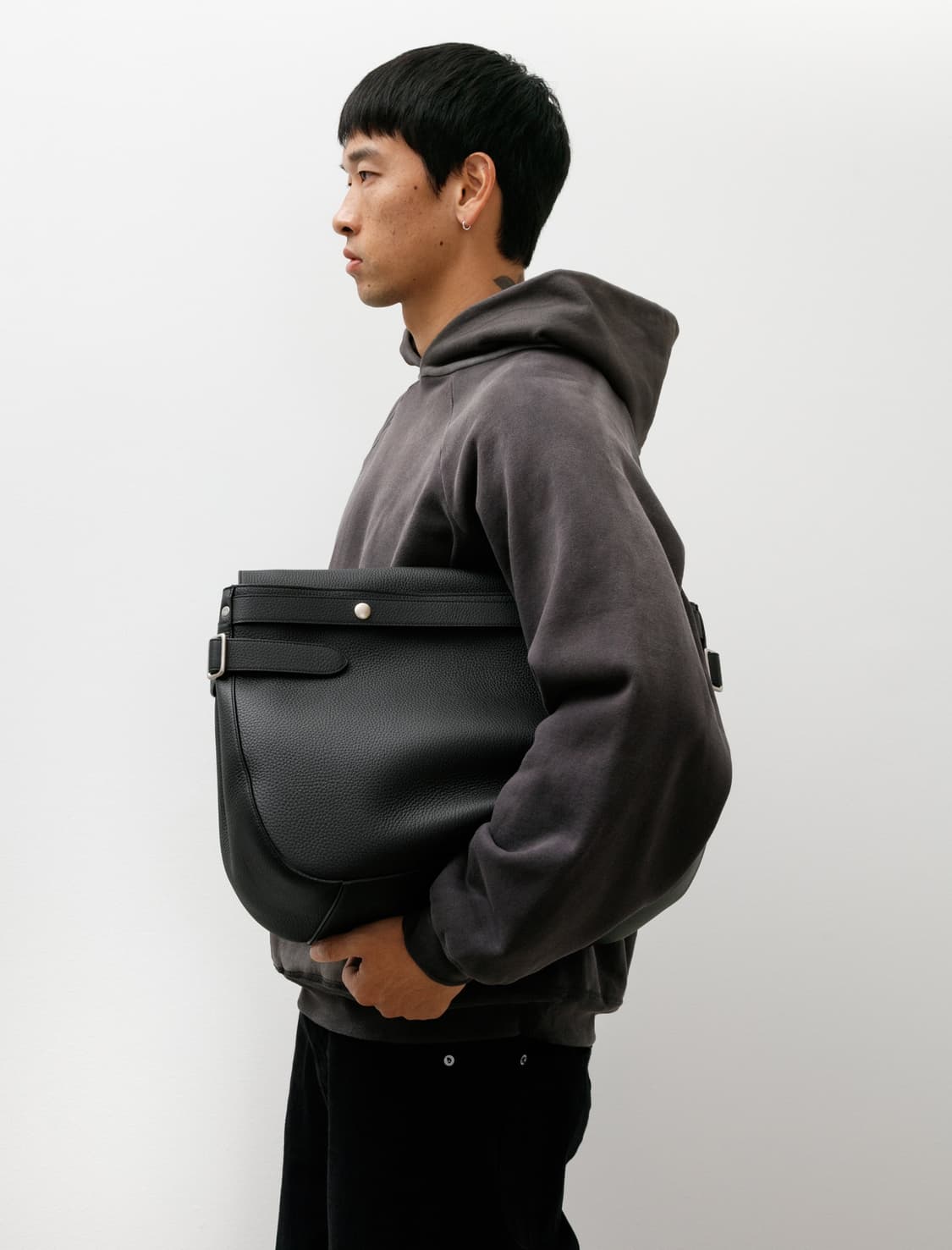 25aw L.HEFNER LEATHER POSTMAN BAG 상품이미지4